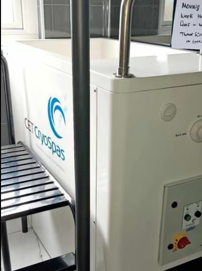 Cryo Spa Commercial with NEW CHILLER, CATCH TRAY AND STEPS Ice Therapy Plunge Pool