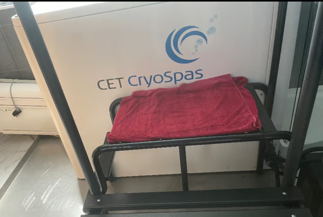 Cryo Spa Commercial with NEW CHILLER, CATCH TRAY AND STEPS Ice Therapy Plunge Pool