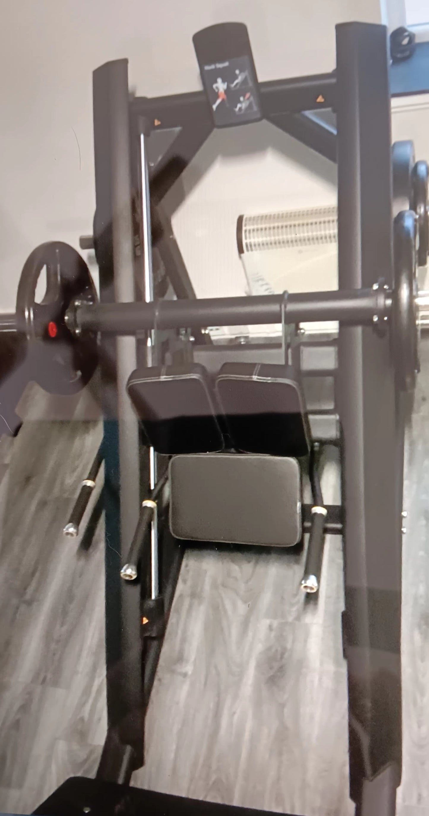 Hack Squat, plate loaded.brand new from a gym that never opened. Strong, reliable. In perfect condition. Buy now at this amazing price.